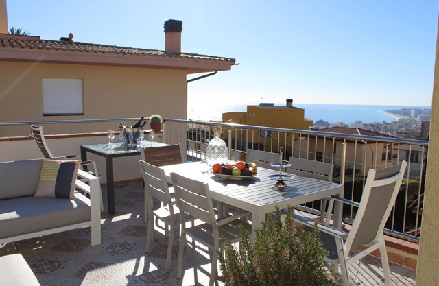 DESIGN House Panorama Beach/pool with Spa Jacuzzi 5 bedrooms plus a loft.
