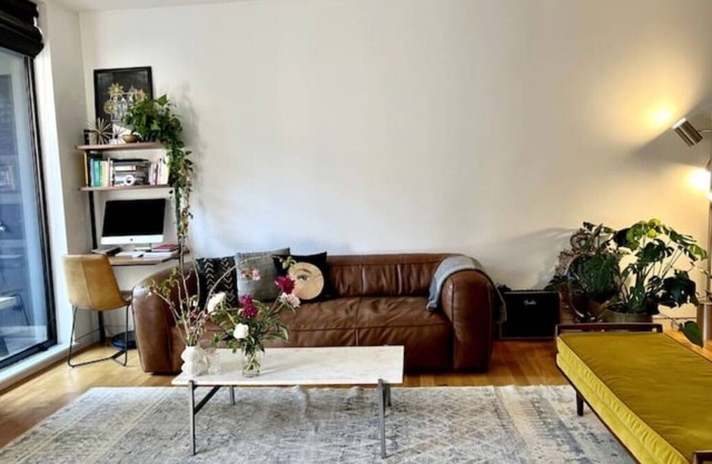 Designer 1BD apartment on the park