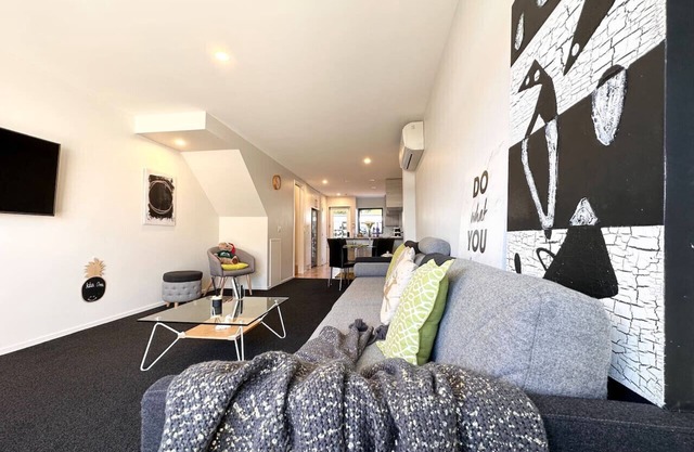 Designer beauty townhouse on Peacock with garage