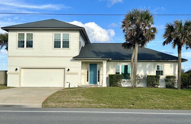 Designer Decorated Oceanfront 4 Bedroom Home