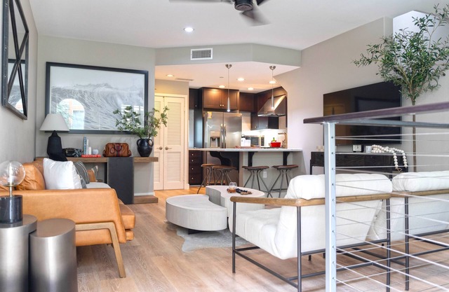 Designer home in La Jolla w/private garage, 360 roof deck view, heat/air