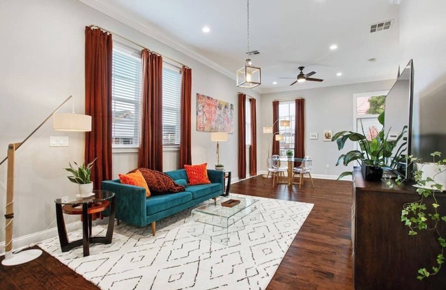 Designer's Dream! 3 bed/2.5 bath