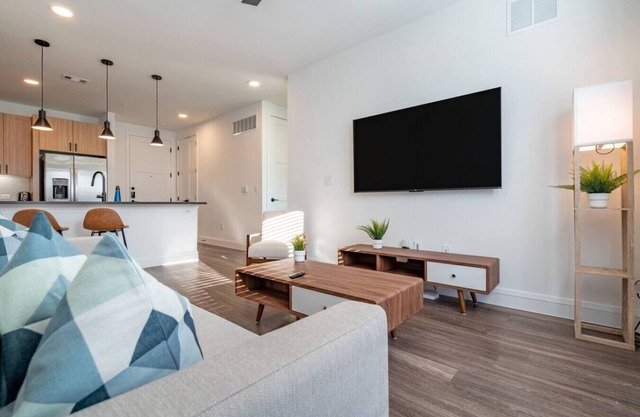 Designer Space near UT King Bed