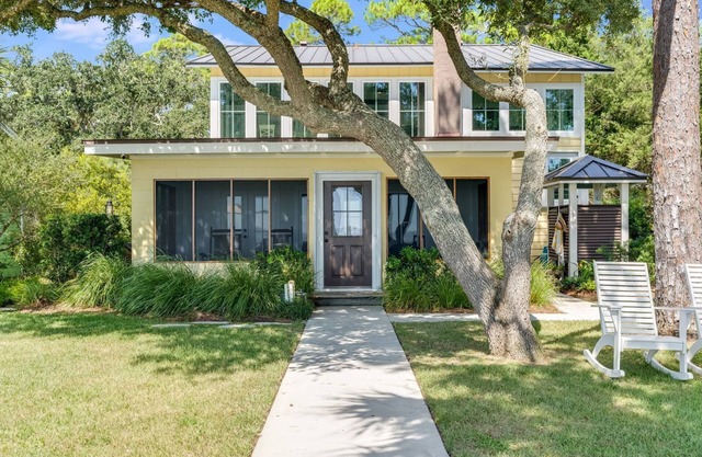 Desirable St Teresa Beach - Beautiful “Old Florida" Home - Fishing dock!