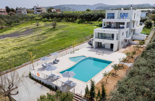 Destino villa ,huge pool,Near Rethymno