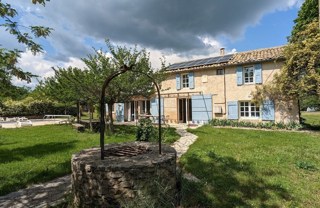 Detached family home with swimming pool + detached garden shed, wooded grounds 1ha