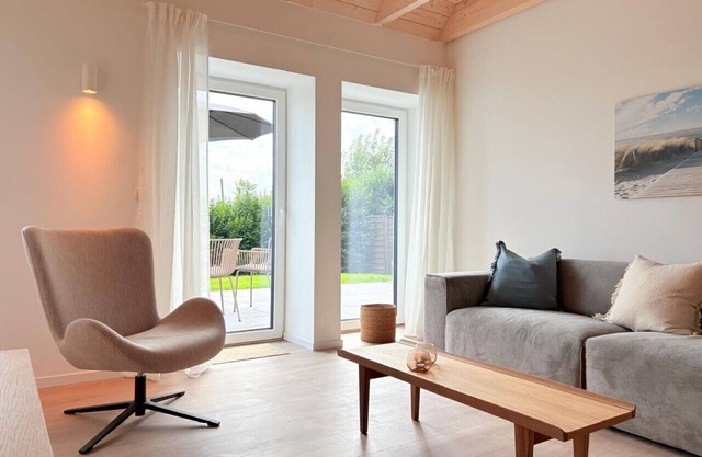 Detached, family-friendly Gulfhof with terrace and large garden in Wi