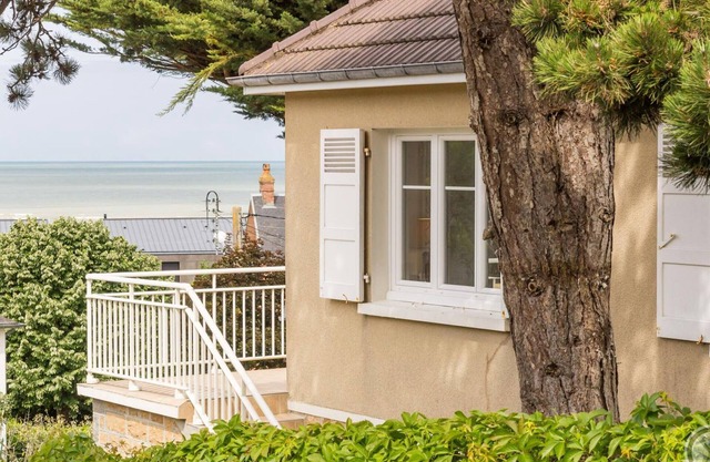 Detached house near the sea in St Pair-sur-Mer