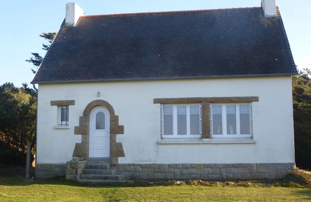 Detached house "feet in the water".