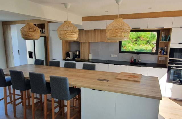 Detached house renovated in 2022, beach at the end of the street!