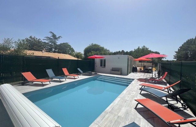 Detached villa in Les Mathes with private heated pool - Villa Cachée (Sleeps 10)