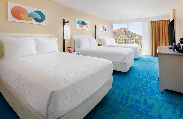 Diamond Head View Triple Doubles, 2 Relaxing Units, The Twin Fin Hotel