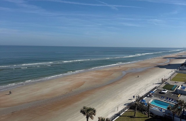 Direct Oceanfront Luxury Condo: Sleeps 8 w/Pool, Spa, Fitness