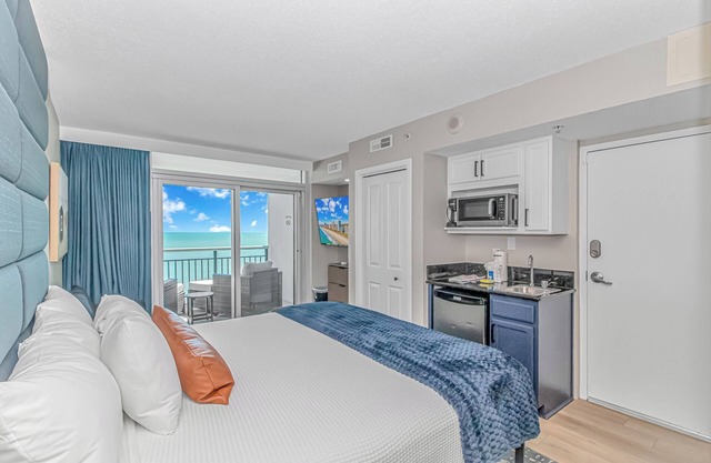 Direct Ocean Front Suite in Myrtle Beach. Newly Renovated and Centrally Located!
