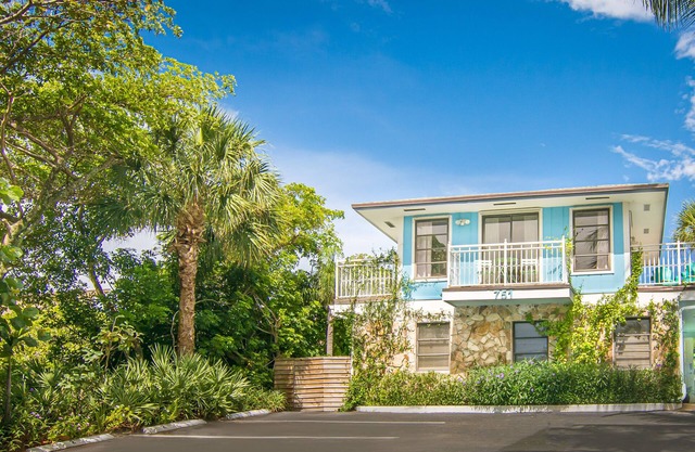 DIRECT OCEAN VIEW, STEPS TO BEACH, BOUTIQUE BEACH CHIC TOWNHOME, No Cleaning Fee