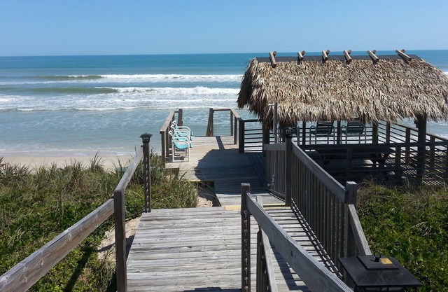 Direct Oceanfront Beach House- Wow- right on the water