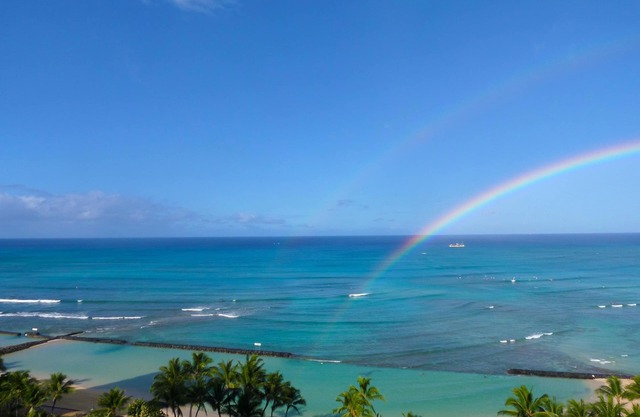 Direct Oceanfront in the Heart of Waikiki! Spectacular New Custom Reno!