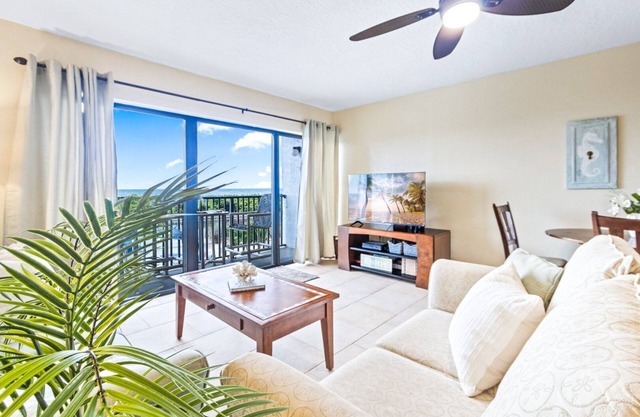 Direct Oceanfront Condo W/Private Balcony & BBQ Grills