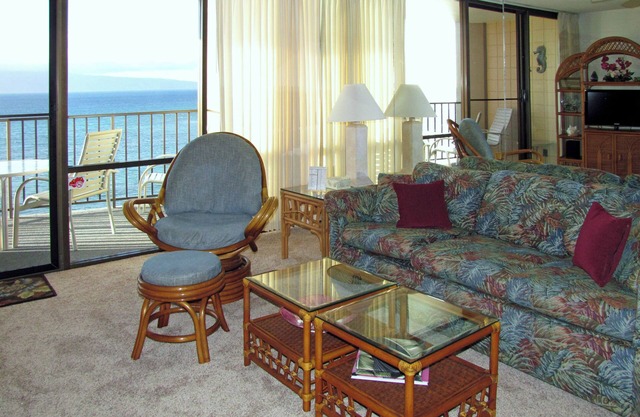 Direct Oceanfront Valley Isle Resort 1009