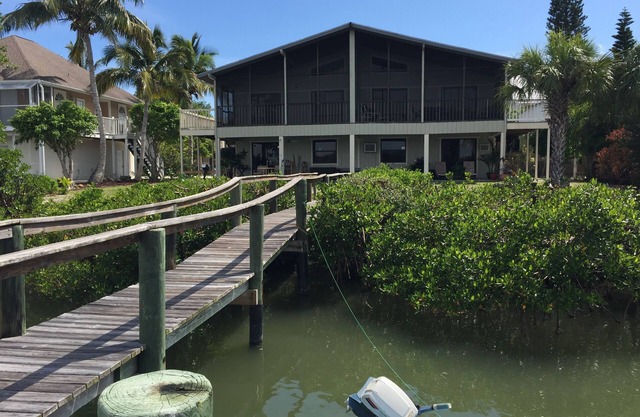 Direct Waterfront House (20-0336)