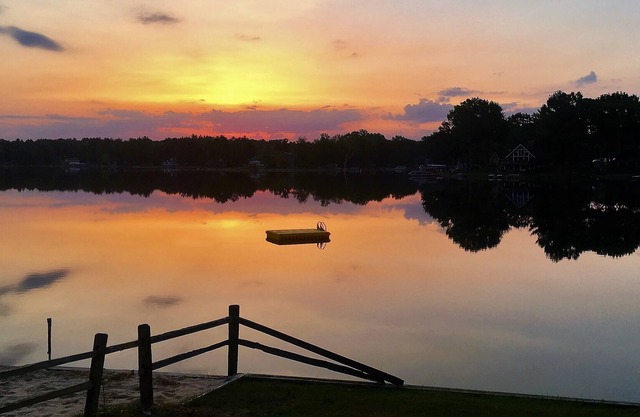 Direct Waterfront 4 Bedroom / 2 Bath Great For Multi-Family Vacations!