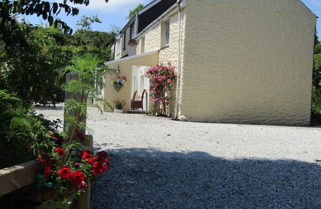 DISCOUNT FOR 2 PEOPLE,TRANQUIL COTTAGE NR PERRANPORTH,PET WELCOME,GARDEN,PARKING