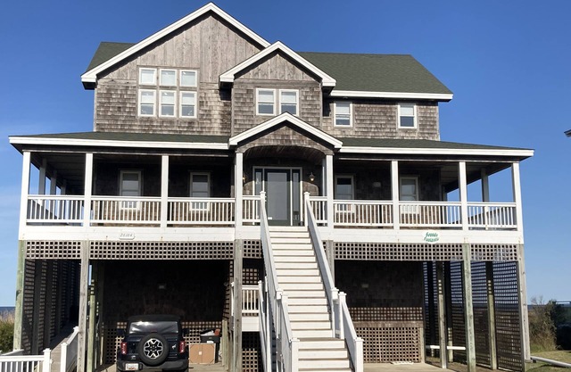 Discounted AMAZING SOUND FRONT HOUSE-on water, pool, hottub, elevator