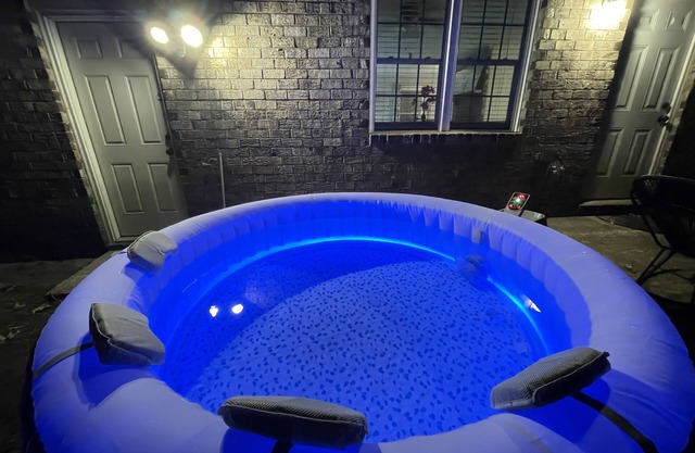 Discounted Charleston King Suite Hot Tub FirePlace