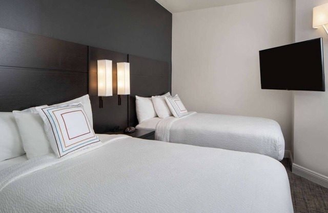 Discover the Heart of New Orleans! Outdoor Pool, Free Breakfast, Pets Allowed!
