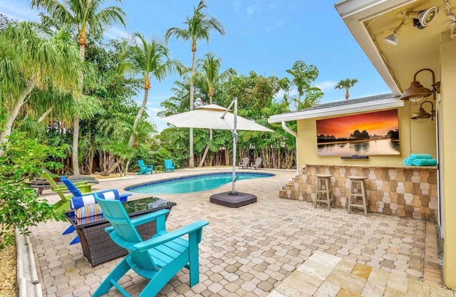 Discover the ultimate getaway at our stylish 3-bedroom retreat featuring 7 cozy beds, 2 modern bathrooms, a private pool, hot tub (extra fee), outdoor TV, BBQ grill, and a refreshing outdoor shower—your perfect blend of comfort, relaxation, and fun.