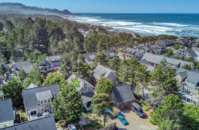 Distinctive Gem of a Beach Cottage has Hot Tub and More in Bella Beach!