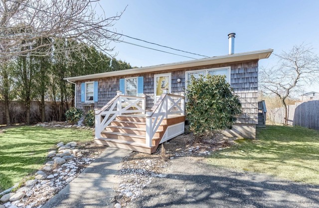 Ditch Plains Cottage, Montauk NY 2bedroom/1 bath short walk to Surfer's beach