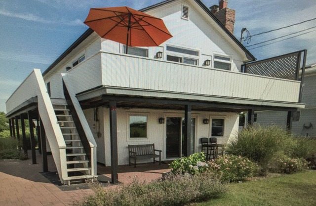 Ditch Plains , Montauk Beauty Ocean View Steps from Beach