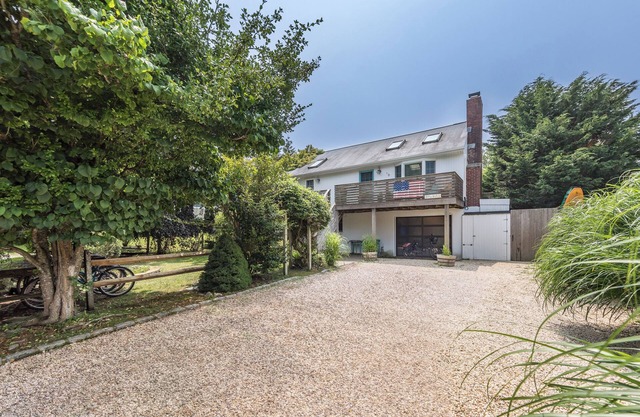Ditch Plains Retreat, Surfer's Paradise, Walk To The Beach, Family Friendly Home