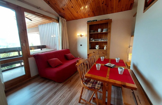Divisible studio for 4, central location, pets allowed