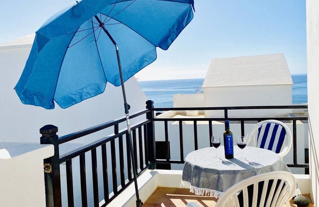 Dlx - Bungalow. Fantastic private complex directly by the sea pool, fiber optic internet