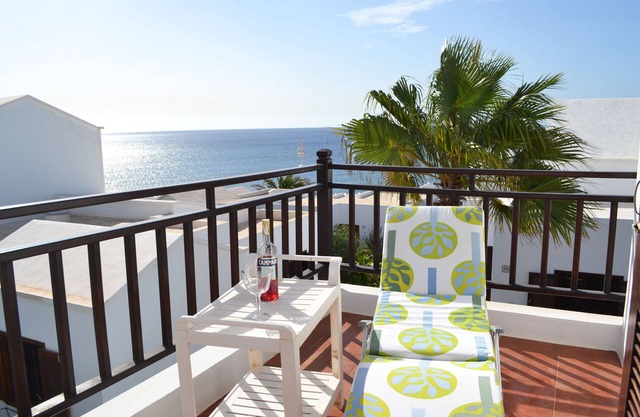 Dlx - Bungalow. Fantastic private complex directly by the sea pool, fiber optic internet