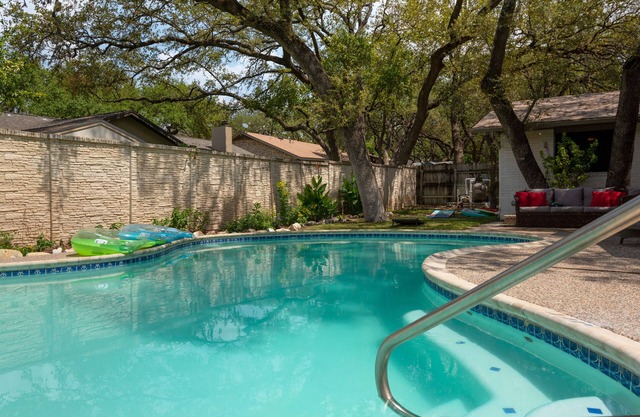 Do nOt ClIcK Private Pool Stocked Kitchen 4BR 5 Beds 1 KING Tile Throughout