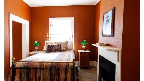 Doc Holiday - Historic Hotel