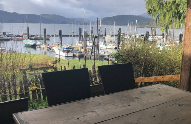 Dockside Daajing Giids , eclectic and laid back island style.