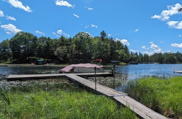 Dock on the Minocqua Chain! Walk to the Bearskin Trail! Includes bikes & a kayak