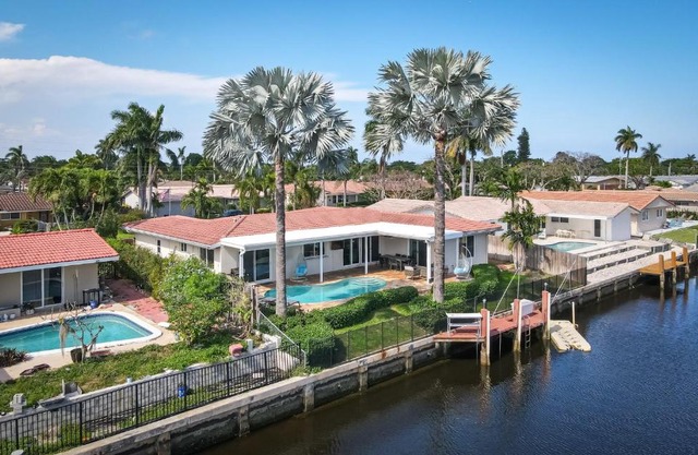 Dockside Daydreams - Canalfront and Pool Oasis