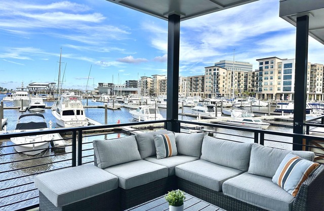 Dockside @ The Cove Riverwalk Villas