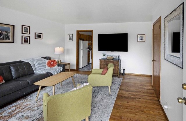 Dog-friendly, 30 day minimum stay, Mid-Century Modern Haven