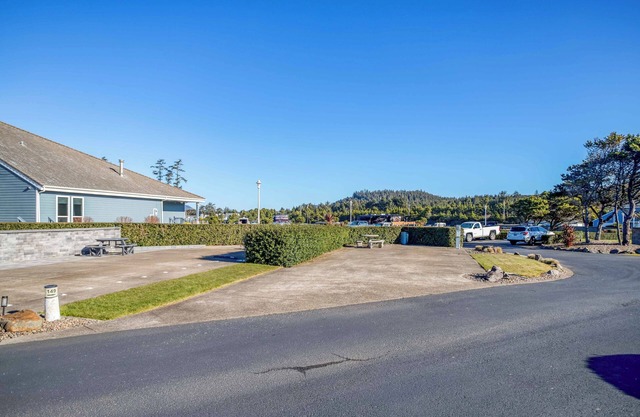 Dog Friendly, Available with 50AMP, 30AMP, Water and Sewer hook up's, WiFi