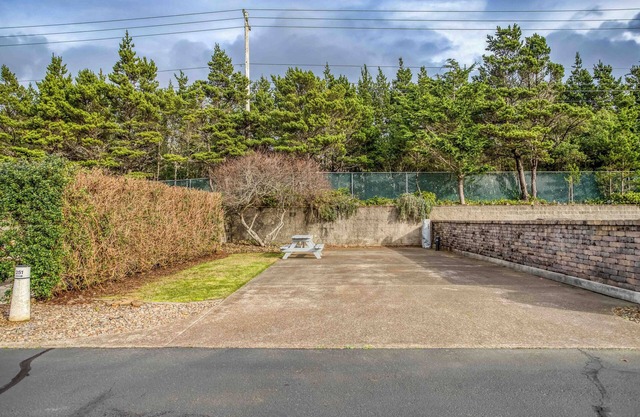 Dog Friendly, Available with 50AMP, 30AMP, Water and Sewer hook up's, WiFi