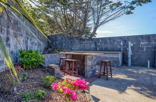 Dog Friendly, Available with 50AMP, 30AMP, Water and Sewer hook up's, WiFi