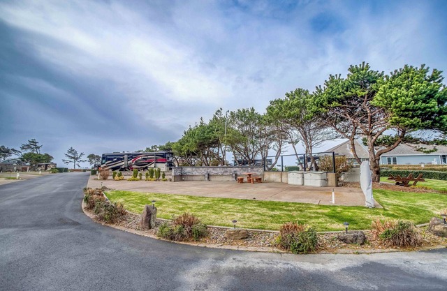 Dog Friendly, Available with 50AMP, 30AMP, Water and Sewer hook up's, WiFi