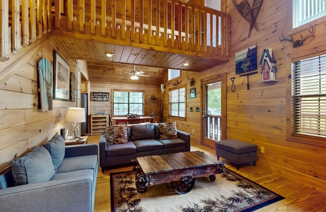 Dog-friendly cabin w/private hot tub, mountain views, two fireplaces, ping-pong