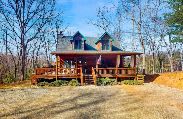 Dog-friendly cabin with hot tub, gorgeous views, firepit & wraparound porch